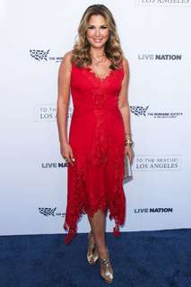 Daisy Fuentes feet photo thumbnail