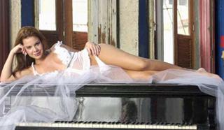 Fernanda Souza feet photo 3