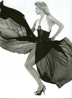 Claudia Schiffer feet photo thumbnail
