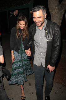 Jessica Alba feet photo thumbnail