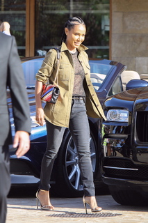 Jada Pinkett Smith feet photo thumbnail
