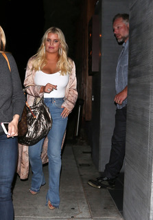 Jessica Simpson feet photo thumbnail