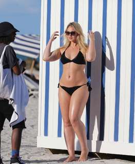 Iskra Lawrence feet photo thumbnail