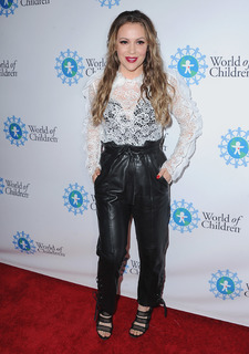 Alyssa Milano feet photo thumbnail