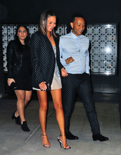 Chrissy Teigen feet photo thumbnail