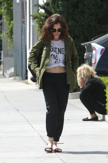 Lily Collins feet photo thumbnail