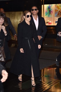 Jennifer Lopez feet photo thumbnail