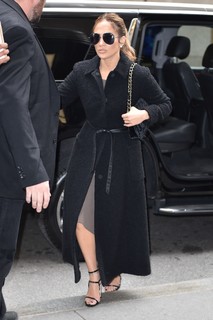 Jennifer Lopez feet photo thumbnail