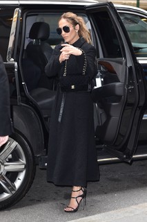 Jennifer Lopez feet photo thumbnail