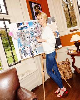 Claudia Schiffer feet photo thumbnail