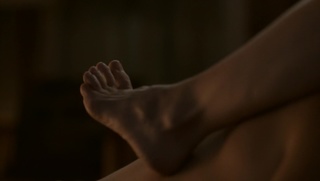 Lucy Liu feet photo thumbnail
