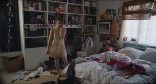 Emma Roberts feet photo thumbnail