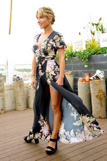 Elsa Pataky feet photo thumbnail