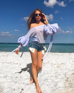 Xenia Tchoumitcheva feet photo thumbnail