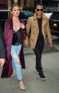 Chrissy Teigen feet photo thumbnail