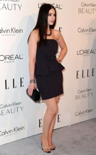 Michelle Trachtenberg feet photo thumbnail