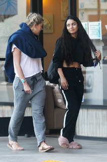 Vanessa Hudgens feet photo thumbnail