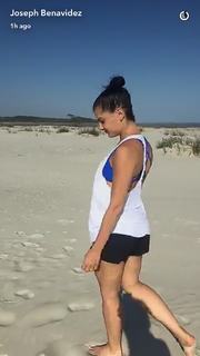 Megan Olivi feet photo thumbnail