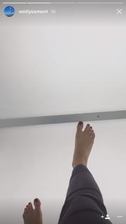 Emily Osment feet photo thumbnail