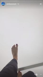 Emily Osment feet photo thumbnail