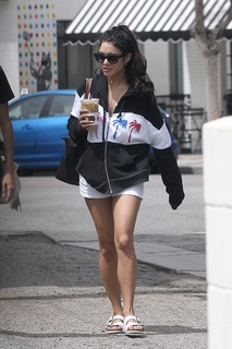 Vanessa Hudgens feet photo thumbnail