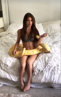 Amanda Cerny feet photo thumbnail