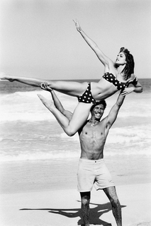 Cindy Crawford feet photo thumbnail