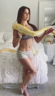 Amanda Cerny feet photo thumbnail