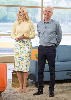 Holly Willoughby feet photo thumbnail