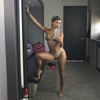 Karrueche Tran feet photo thumbnail