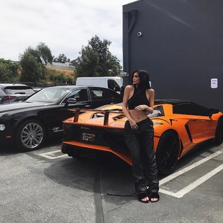 Kylie Jenner feet photo thumbnail