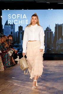 Sofia Richie feet photo thumbnail