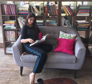Sonali Bendre feet photo thumbnail