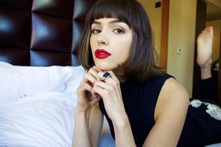 Olivia Culpo feet photo thumbnail