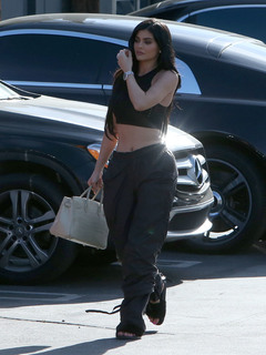 Kylie Jenner feet photo thumbnail