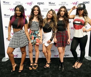 Camila Cabello feet photo thumbnail
