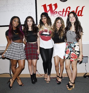 Camila Cabello feet photo thumbnail