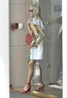 Reese Witherspoon feet photo thumbnail