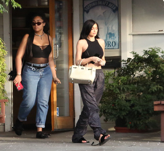 Kylie Jenner feet photo thumbnail