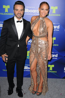 Jennifer Lopez feet photo thumbnail