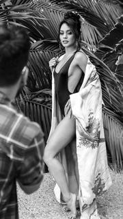 Vanessa Hudgens feet photo thumbnail