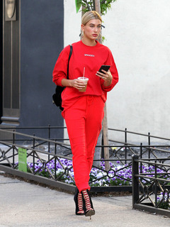 Hailey Bieber feet photo thumbnail