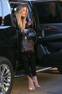 Khloé Kardashian feet photo thumbnail