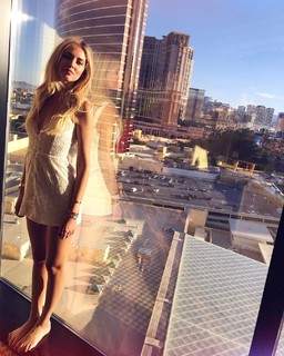 Chiara Ferragni feet photo thumbnail