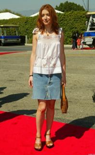 Alyson Hannigan feet photo thumbnail
