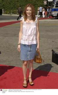 Alyson Hannigan feet photo thumbnail