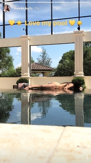 Nikki Garcia feet photo thumbnail