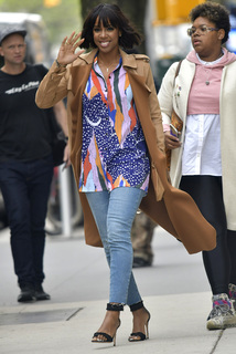 Kelly Rowland feet photo thumbnail