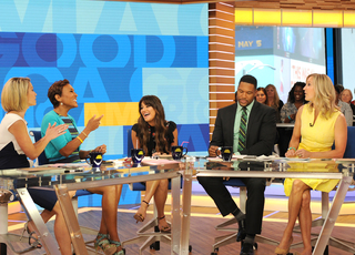 Lea Michele feet photo thumbnail