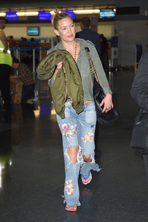 Kate Hudson feet photo thumbnail